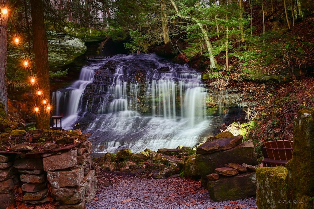 Enjoy a Fall afternoon at Springfield Falls / Don't Miss Cobblehaus Brewing at the Falls